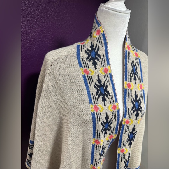 Boho Shawl, Bordered Poncho - Picture 5 of 6